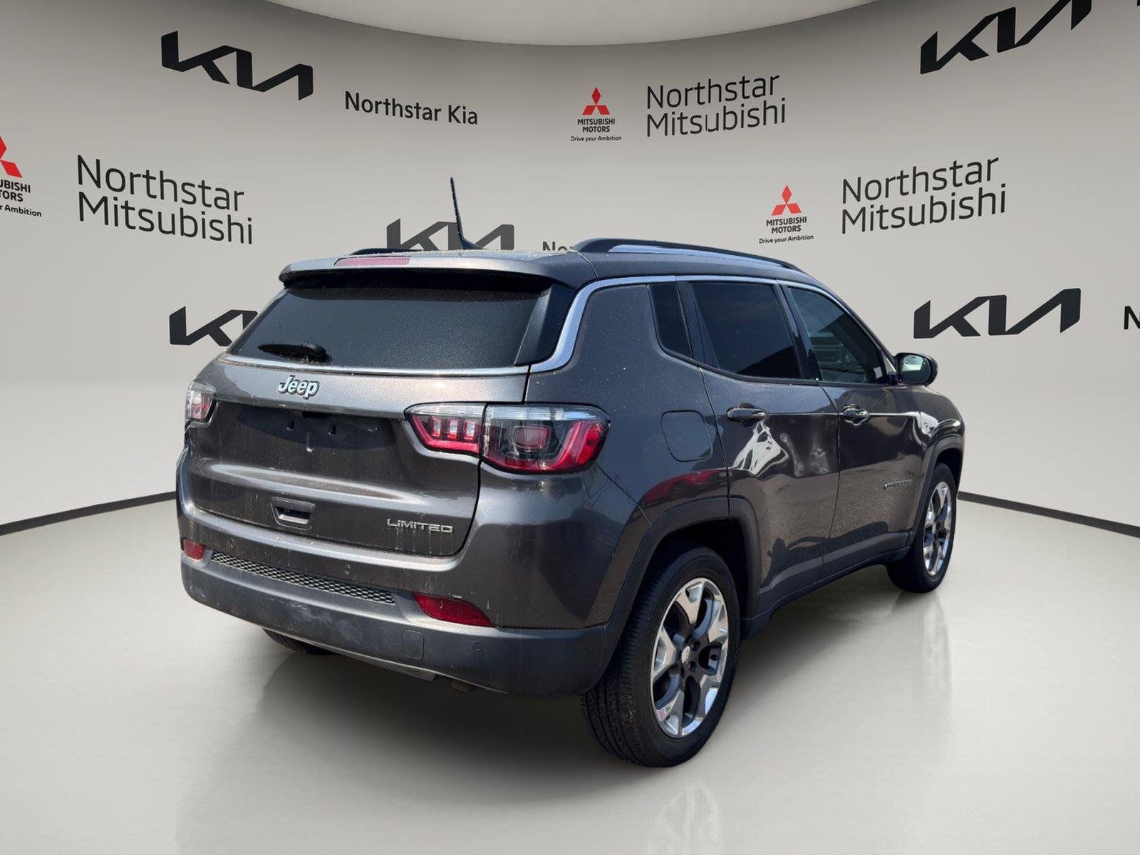 Used 2021 Jeep Compass Limited FWD image 4