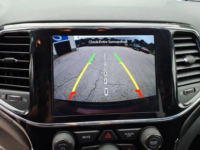 Used 2020 Jeep Grand Cherokee Altitude AWD/4WD image 19