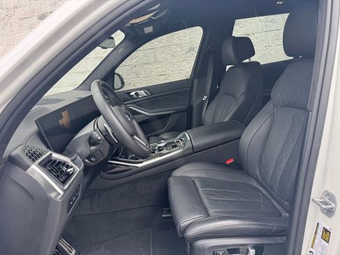 Used 2025 BMW X7 M60i image 2