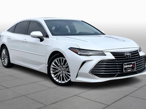 Used 2020 Toyota Avalon Limited image 2