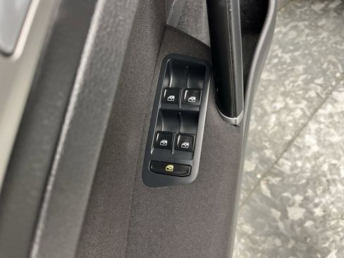 Used 2016 Volkswagen Golf S image 7