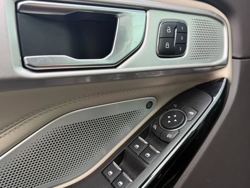 Used 2022 Ford Explorer Platinum w/ Equipment Group 601A image 23