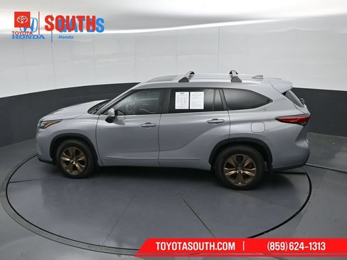 Used 2023 Toyota Highlander Bronze Edition AWD/4WD image 54