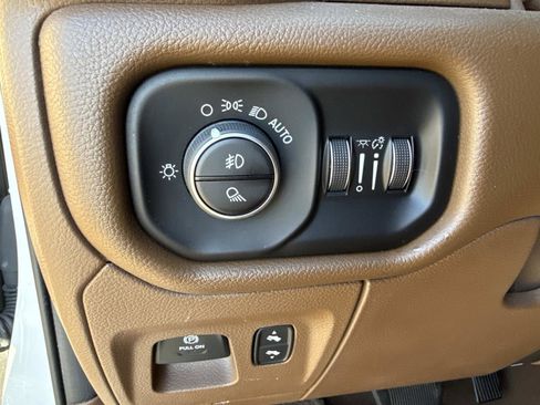 Used 2019 RAM 1500 Laramie image 30