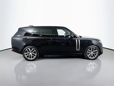 Used 2025 Land Rover Range Rover Long Wheelbase SE image 4