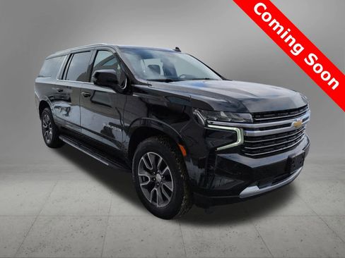 Used 2022 Chevrolet Suburban LT w/ Luxury Package image 8