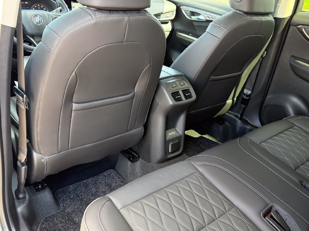 Used 2023 Buick Envision Avenir AWD/4WD image 39