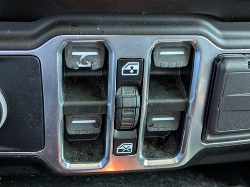 Used 2021 Jeep Gladiator Willys image 27