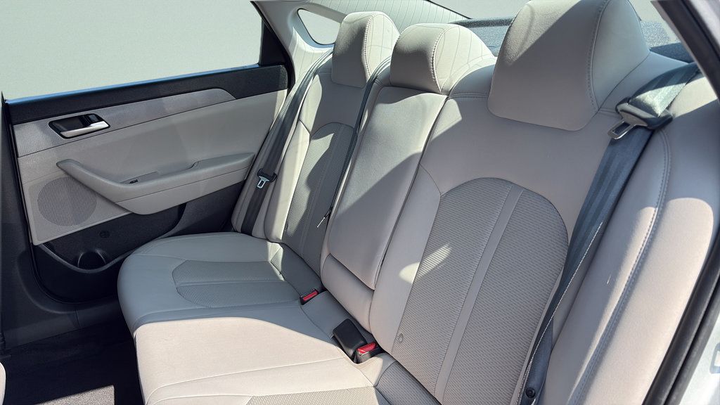 Used 2018 Hyundai Sonata SE w/ Cargo Package FWD image 17