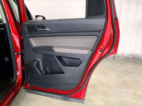 Used 2023 Volkswagen Atlas SE w/ Panoramic Sunroof Package FWD image 23