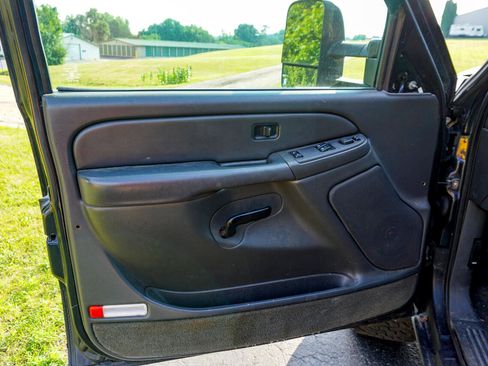 Used 2005 Chevrolet Silverado 2500 LS w/ Heavy-Duty Power Package image 25