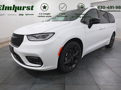 New 2026 Chrysler Pacifica Select w/ S Appearance Package FWD image 1