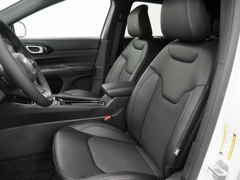 New 2026 Jeep Compass Latitude image 17