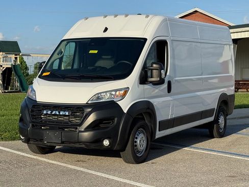 Used 2025 RAM ProMaster 2500 w/ Convenience Group FWD image 3