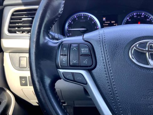 Used 2018 Toyota Highlander Limited FWD image 22