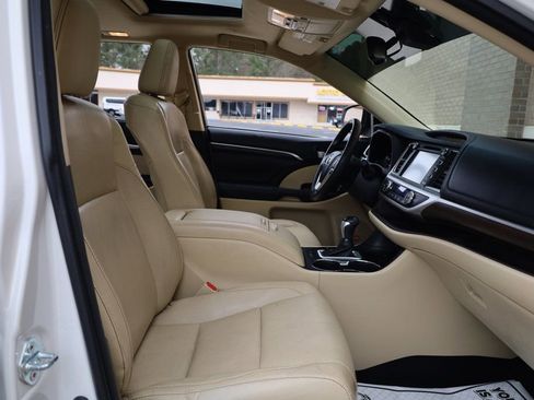 Used 2015 Toyota Highlander Limited w/ Driver Technology Package image 27