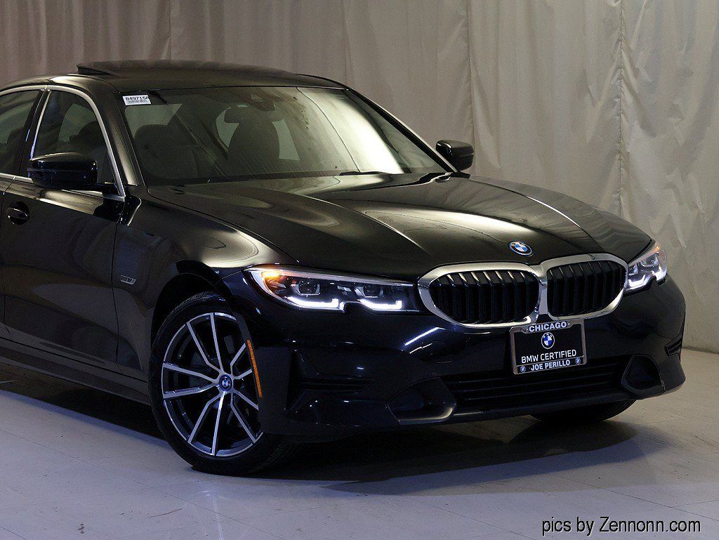 Certified 2022 BMW 330e xDrive w/ Premium Package AWD/4WD image 2