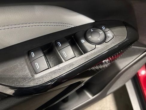 Used 2025 Chevrolet Trax LT FWD image 11