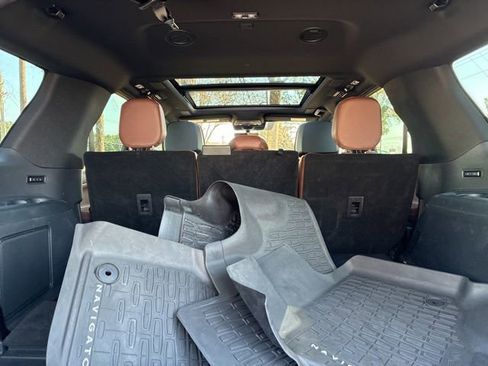 Certified 2025 Lincoln Navigator Reserve image 17