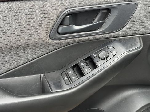 Used 2023 Nissan Rogue S FWD image 5