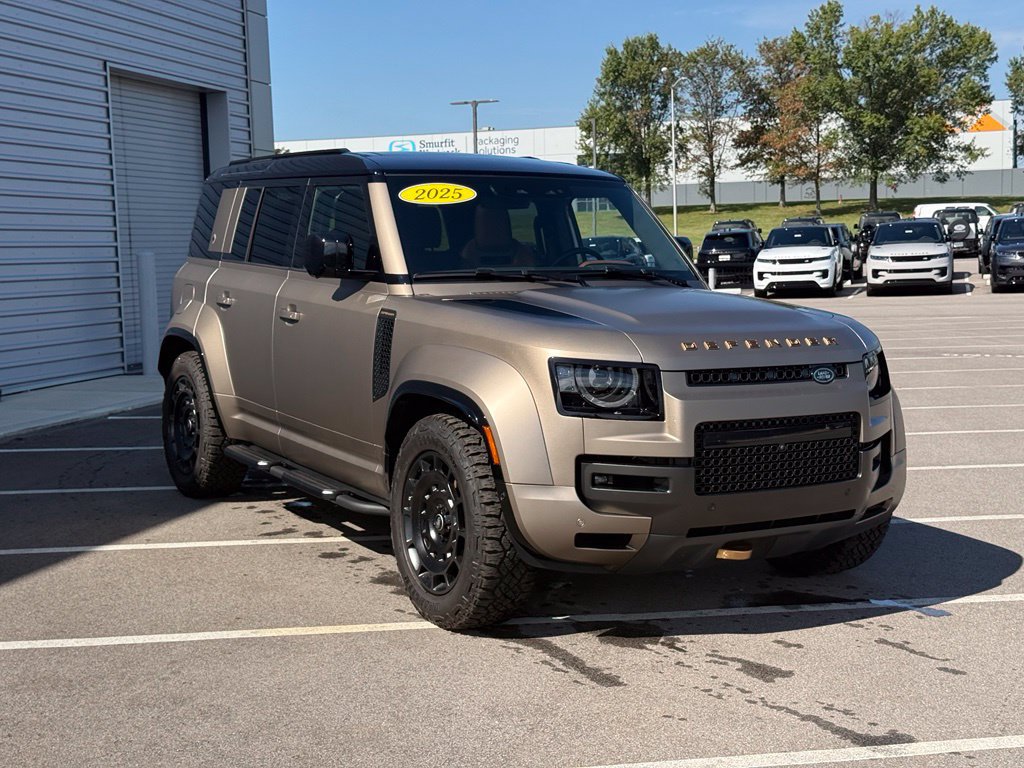 Used 2025 Land Rover Defender 110 AWD/4WD image 3