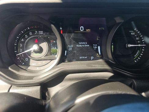 Used 2025 Jeep Wrangler Unlimited Sahara image 6