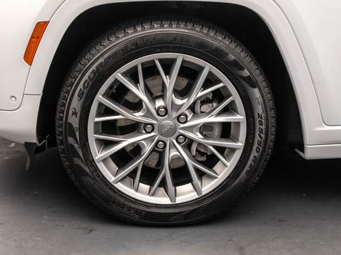 Used 2023 Jeep Grand Cherokee Summit w/ Luxury Tech Group V image 46