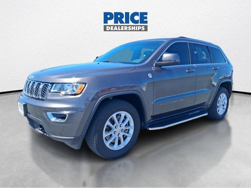 Used 2021 Jeep Grand Cherokee Laredo AWD/4WD image 2
