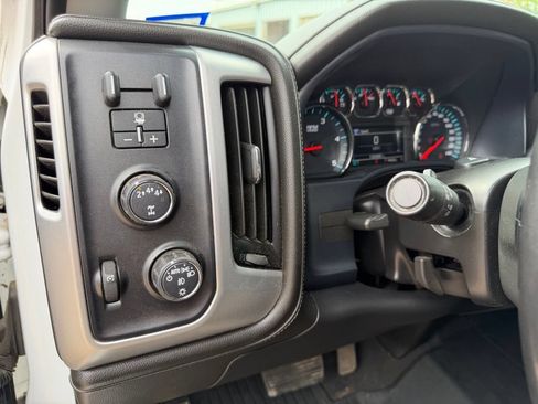 Used 2019 GMC Sierra 2500 SLE w/ SLE Preferred Package AWD/4WD image 14
