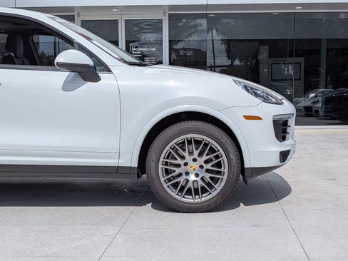 Used 2017 Porsche Cayenne Platinum Edition AWD/4WD image 11