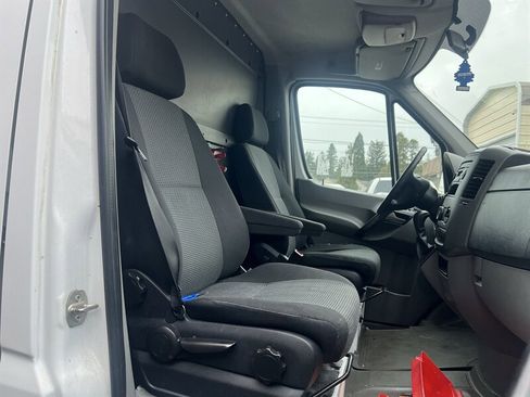 Used 2013 Freightliner Sprinter 2500 image 13