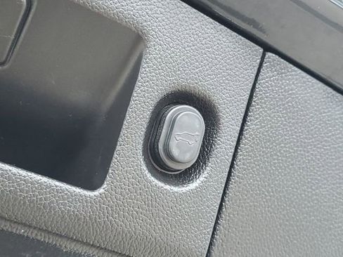 Used 2018 Chevrolet Suburban Premier image 37