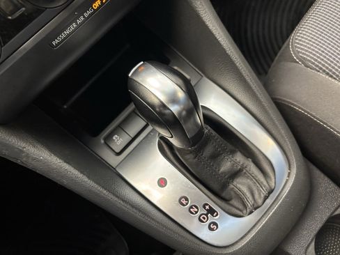 Used 2011 Volkswagen Golf 4-Door image 18