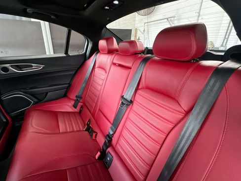 Used 2022 Alfa Romeo Giulia Veloce RWD image 22