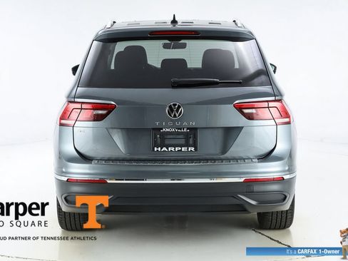 Used 2024 Volkswagen Tiguan SE w/ Panoramic Sunroof Package FWD image 8