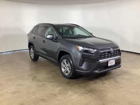 Used 2023 Toyota RAV4 XLE AWD/4WD image 3