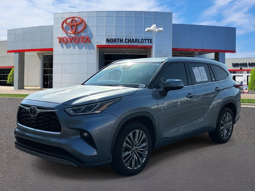 Used 2022 Toyota Highlander Platinum FWD image 5