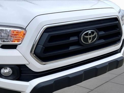 Used 2023 Toyota Tacoma SR5 RWD image 31