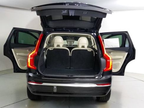 Used 2023 Volvo XC90 B5 Plus w/ Protection Package Premier AWD/4WD image 12