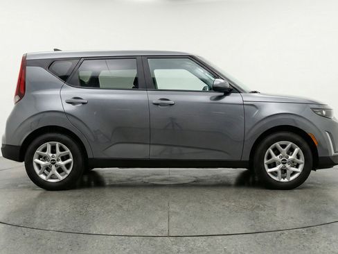 Used 2025 Kia Soul LX w/ LX Technology Package FWD image 11