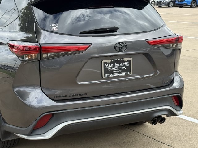 Used 2021 Toyota Highlander XSE FWD image 6