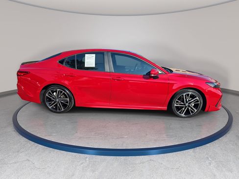Used 2025 Toyota Camry XSE FWD image 4