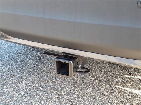 Used 2021 Ford Explorer XLT w/ Equipment Group 202A image 4