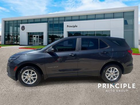 Used 2022 Chevrolet Equinox LS AWD/4WD image 6