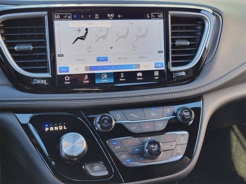 New 2026 Chrysler Pacifica Select image 8