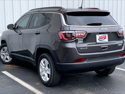 Used 2022 Jeep Compass Latitude image 10