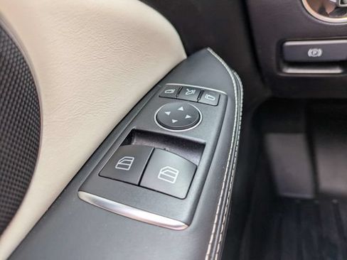 Used 2020 Mercedes-Benz SLC 300 image 23