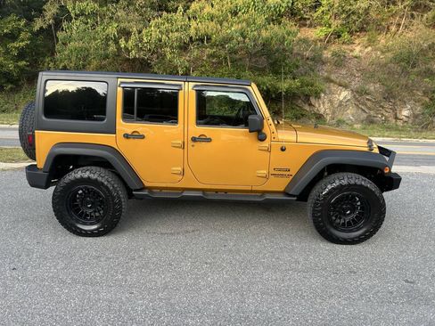 Used 2014 Jeep Wrangler Unlimited Sport w/ Quick Order Package 24S AWD/4WD image 8