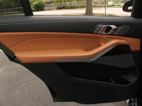 Used 2020 BMW X7 xDrive40i w/ Premium Package image 22