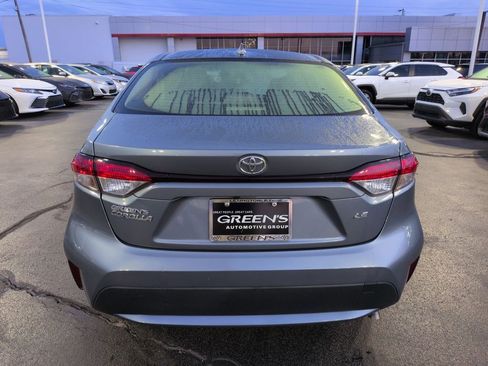 Used 2022 Toyota Corolla LE image 4